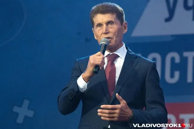 Губернатор Приморья Олег Кожемяко выступил в Госдуме перед фракцией КПРФ, подвёл итоги развития региона и назвал приоритеты на будущее; депутаты 21 октября рассмотрят пять кандидатур на посты в правительстве, включая представительство в ДФО. Назначения утвердят к 15:00 по московскому времени.