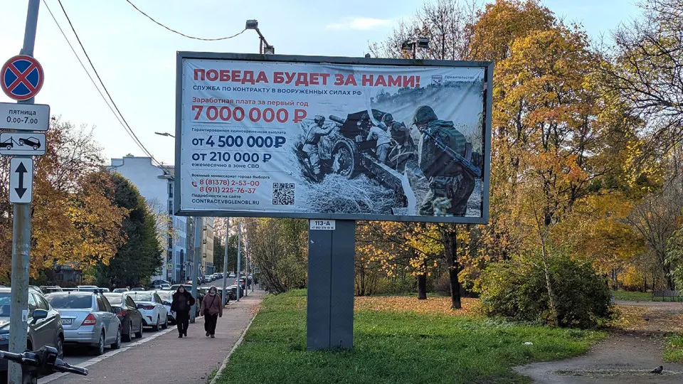 В нескольких регионах страны средства из соцпрограмм направляют на финансирование специальной военной операции. В результате — сокращение соцподдержки и задержки по выплатам.