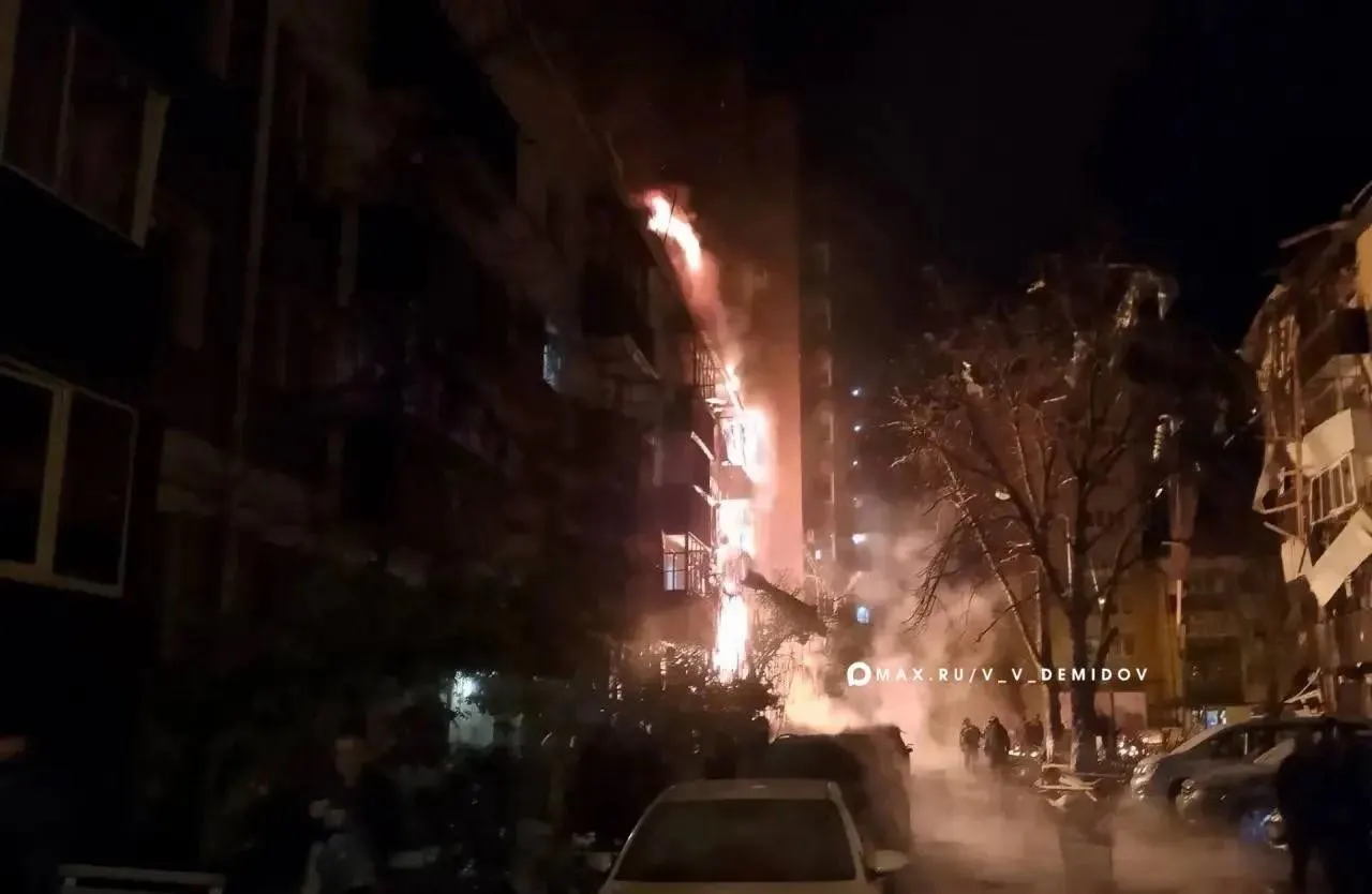 Ночью дроны атаковали Белгородскую область и другие регионы страны; пострадали мирные жители, погиб один человек.