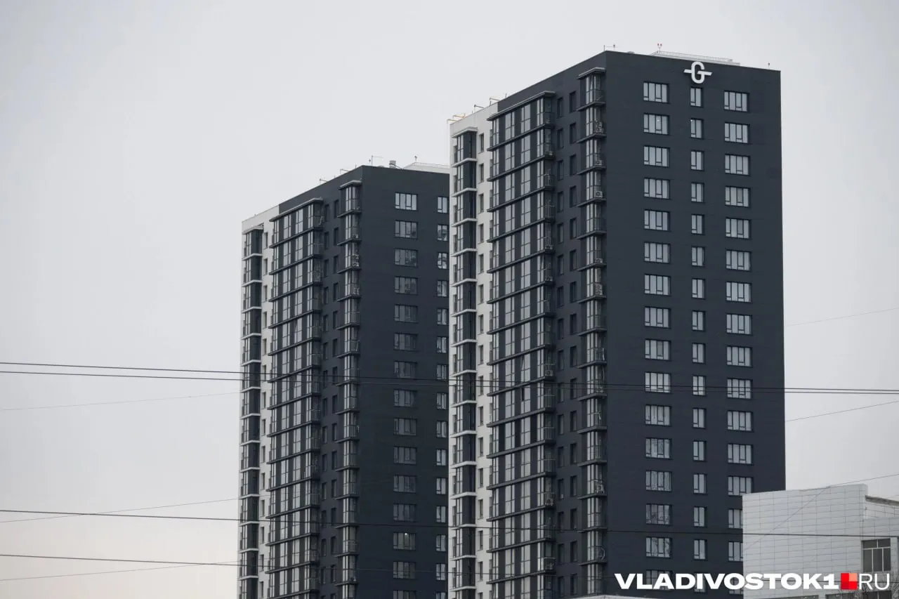 За первые девять месяцев 2026 года цены на первичное жилье во Владивостоке выросли на 0,7%, город занял последнее место среди восьми исследованных населённых пунктов. Лидируют Киров, Ижевск и Новосибирск.