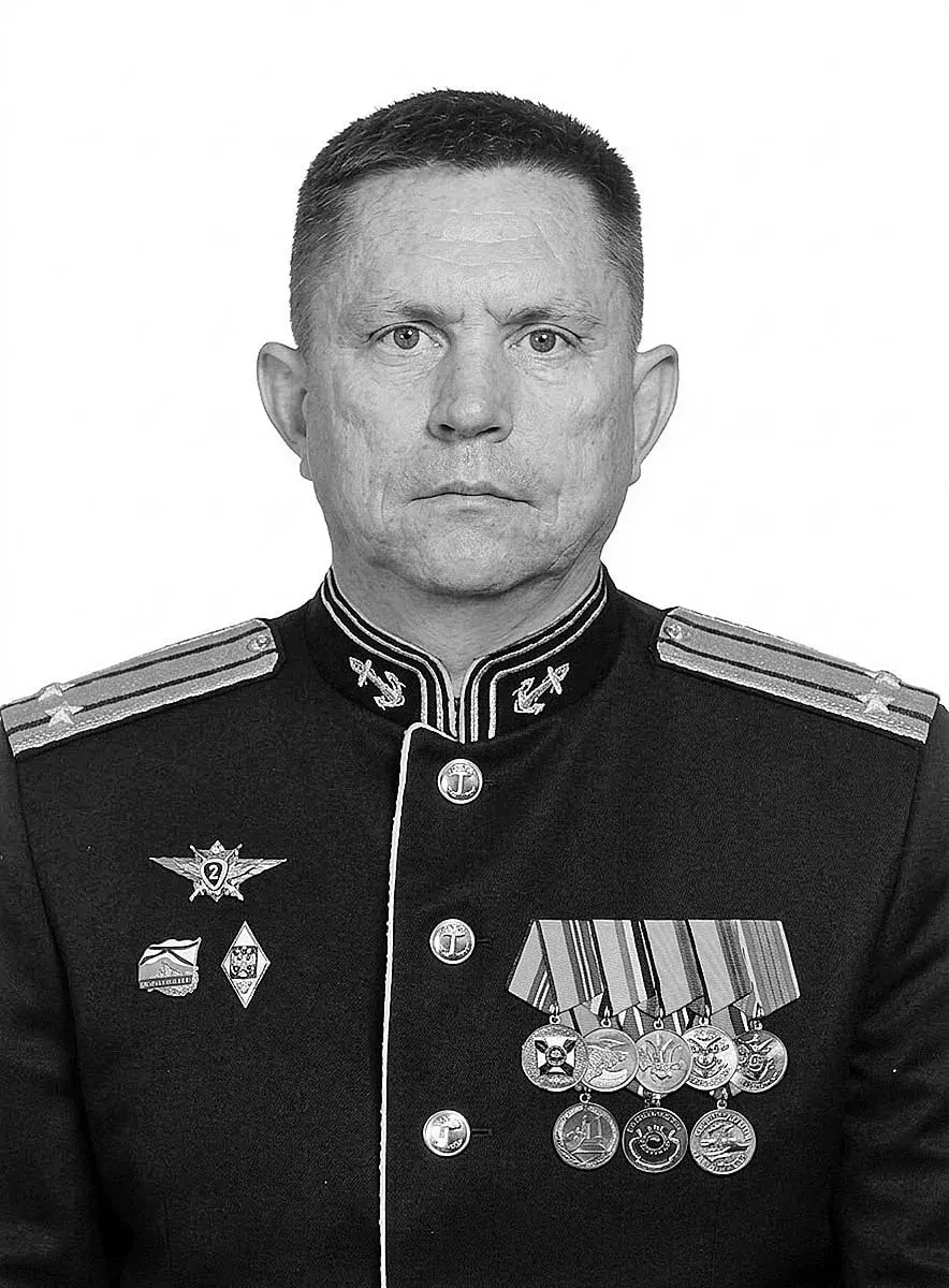 Капитан Вениамин Царегородцев, руководивший ансамблем с 2018 года, ушёл из жизни. Прощальная церемония пройдет 13 октября во Владивостоке.